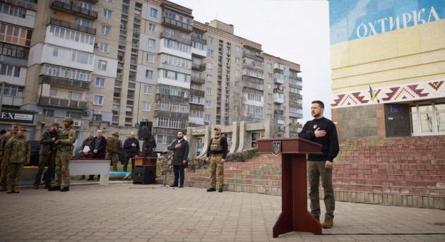 Ukrajna hős városa címmel tüntette ki Zelenszkij Ohtirkát