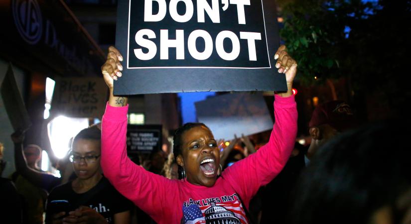 Elkaszálná az Adidas a Black Lives Matter logót, mert szerintük túlzottan hasonlít az övékre
