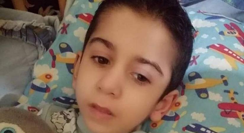 „Arra gyanakodtak, csak rosszul hall” – öntudatlan állapotba került egy 10 éves magyar kisfiú