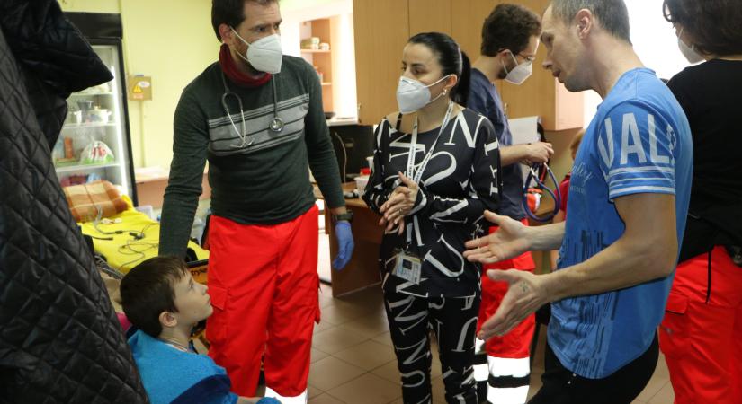 Belső menekülteknek segít egy magyar orvoscsoport Kárpátalján
