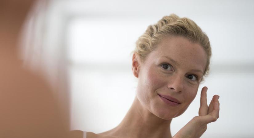 Vigyázz, rettentően öregít! A kozmetikusok lebeszélik erről a sminkről a 40-es nőket