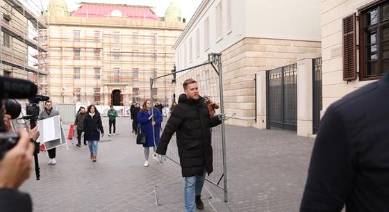 Kordonbontás után: Orbán sajtófőnöke szerint nem ülésezik ma a kormány