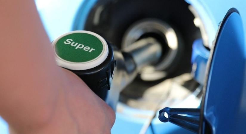 Változás a benzinkutakon: Kiderült, kinek érdemes várni péntekig