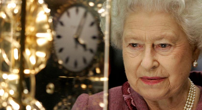 Legalább 40 óra átállítani II. Erzsébet királynő óragyűjteményét