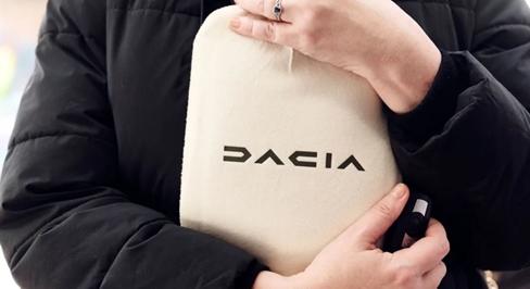 A Tesla és a Dacia vevői a leghűségesebbek a márkákhoz Európa legnagyobb piacán