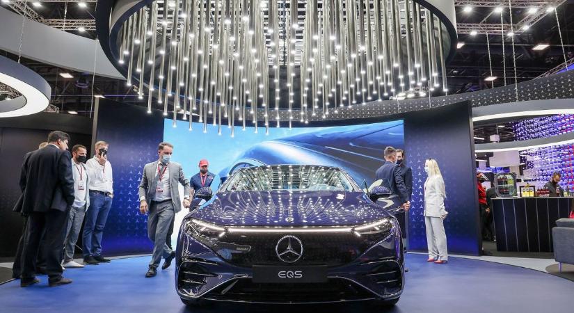 Kuvaitból szórják a Mercedes részvényeit
