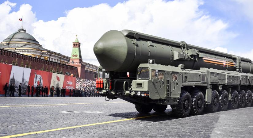 Atombombával felszerelhető rakétákkal és több ezer katonával kezdett hadgyakorlatba Oroszország