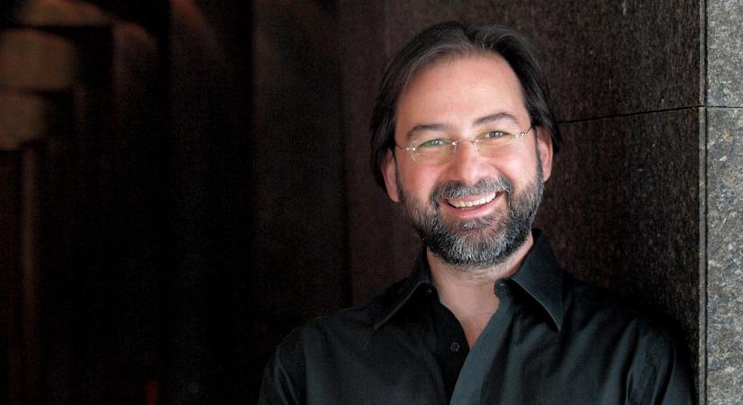 Alpaslan Ertüngealp zongoraművész-karmester is pályázik az Opera élére