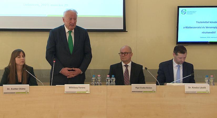 Közbeszerzések adminisztrációjának könnyítését vetették fel a debreceni tanácskozáson