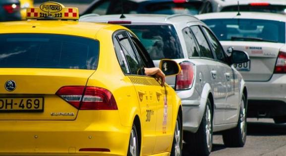 Kitiltják a budai Várból a renitens taxisokat