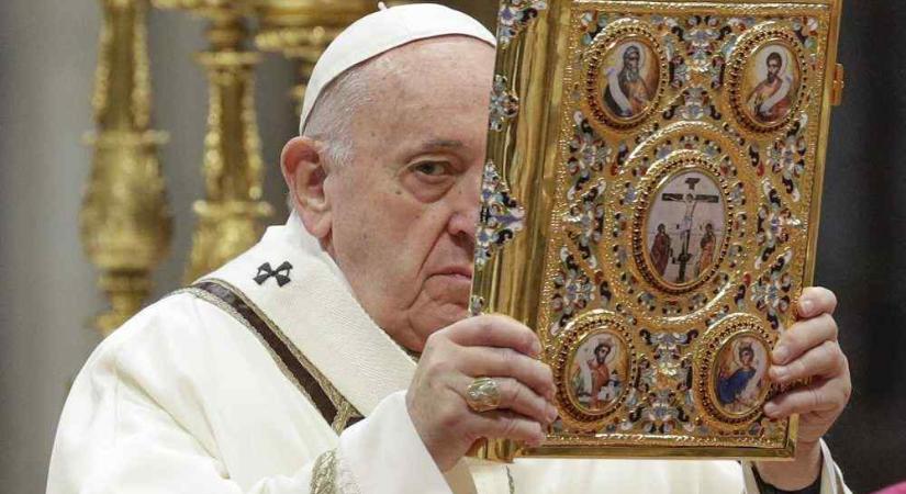 Kilövik az űrbe Ferenc pápa könyvét