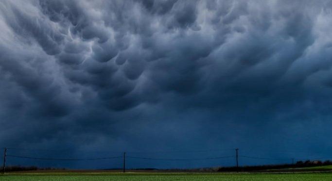Időjárás: Magyarország felett pokoli, és hátborzongató felhők jelentek meg az égen