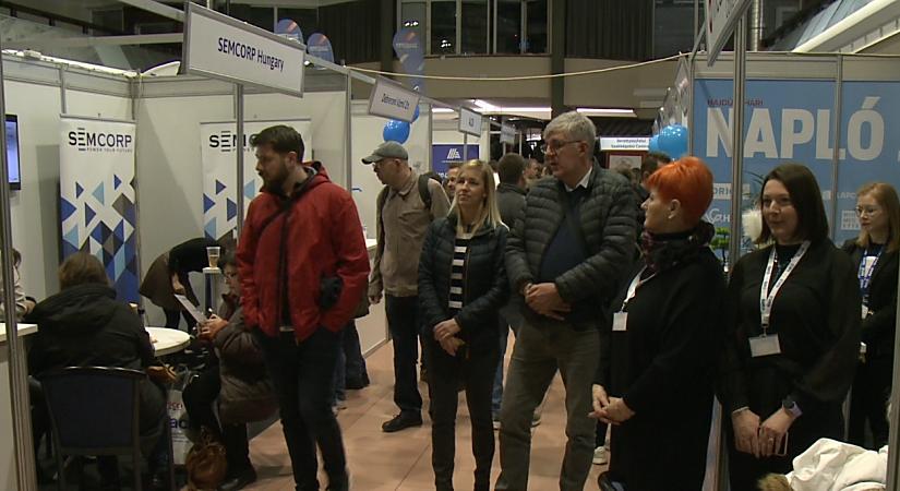 Közel harminc munkaadó álláskínálatai várták a látogatókat a Napló Állásbörzén Debrecenben – videóval