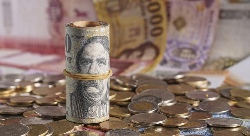 Megint célkeresztbe került a forint, de a 18 százalékos pajzsról minden golyó lepattan