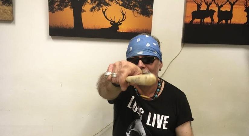 Tolnában tart előadásokat a baranyai rockdobos rovarász