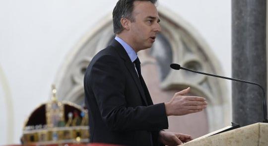 Amerikai nagykövet: a magyar kormány 2547 napja kerüli meg a parlamentet