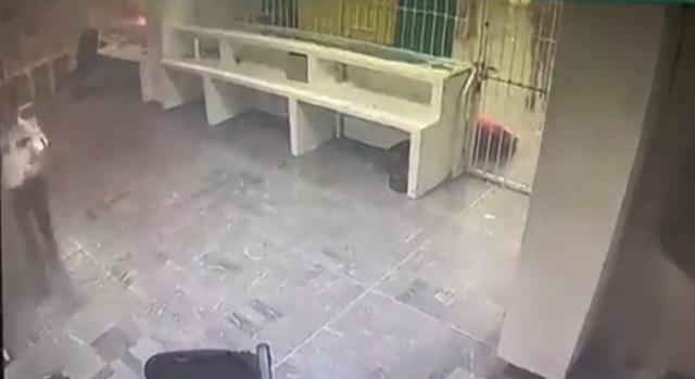 39 embert halt meg a tűzvészben, cellájába zárva – a fogva tartottakat meg se próbálták kimenteni