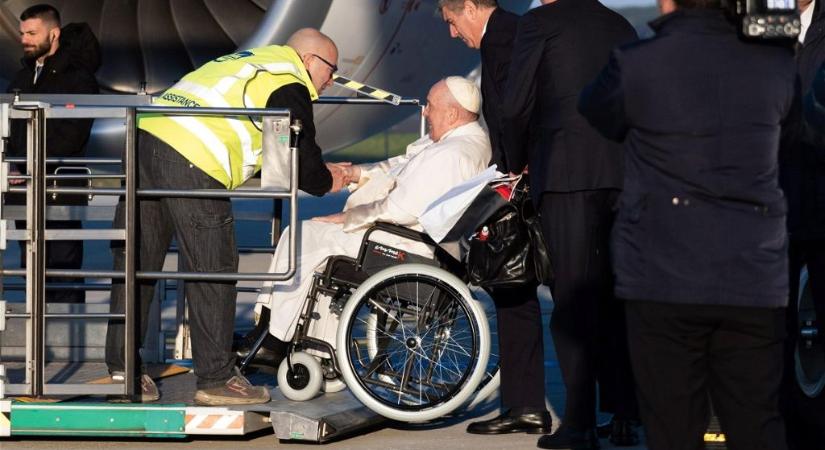 Kórházba került Ferenc pápa, minden programját lemondták
