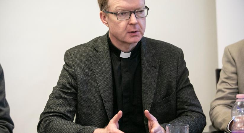 Lemondott Hans Zollner, az egyházban elkövetett molesztálásokat vizsgáló Pápai Gyermekvédelmi Bizottság egyik legfontosabb tagja