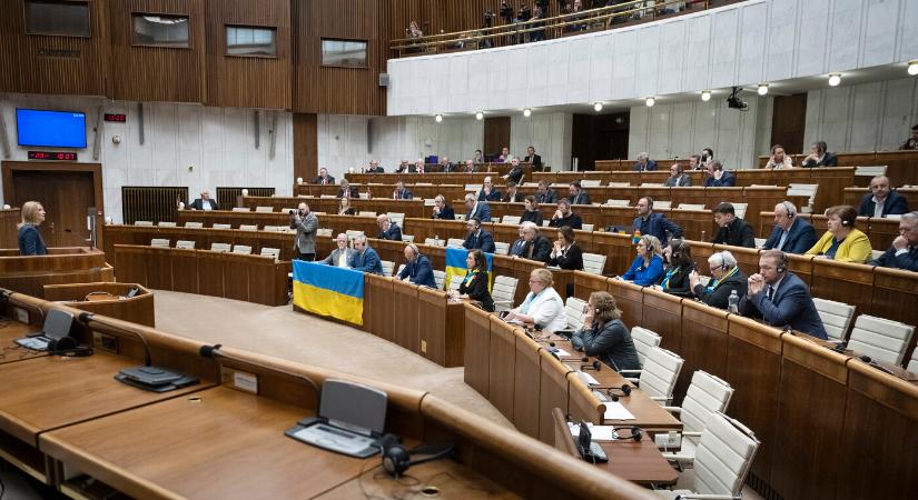 Ukrajnát támogató állásfoglalást fogadott el a parlament