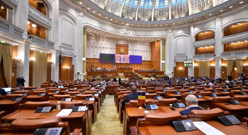 A parlament kiterjesztette az extraprofitadó befizetésére kötelezett energiavállalatok körét