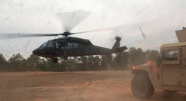 Összeütközött és lezuhant két Blackhawk helikopter Kentuckyban, többen meghaltak