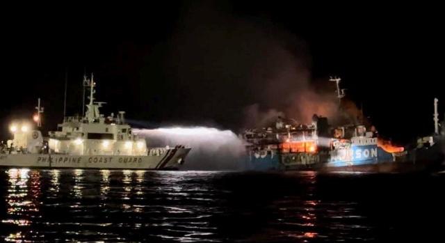 Kigyulladt egy hajó a Fülöp-szigeteken, legalább 31-en meghaltak