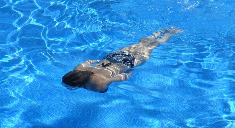Dráma a medencében: rémisztő állatra bukkant egy nő úszás közben
