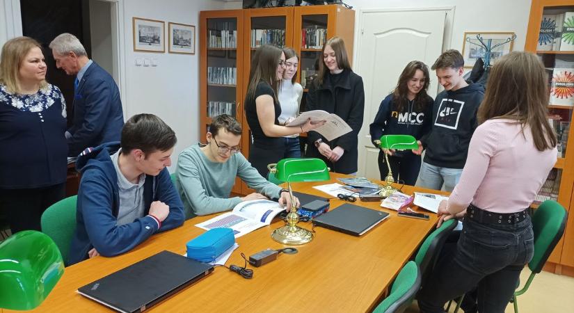A kutatómunka folyamatával ismerkedhettek középiskolások Nagykanizsán