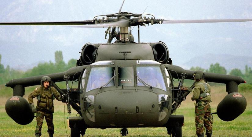 Tragédia: gyakorlatozás közben ütközött össze két katonai helikopter