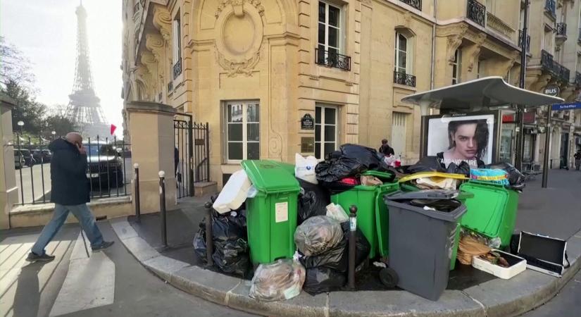Három hét után újraindul a szemétszállítás a francia fővárosban