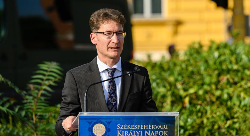 Egyetemi kuratóriumok – Fideszes polgármesterhez és Tiborcz Istvánhoz köthető cégvezető érkezett a kormánytagok helyére