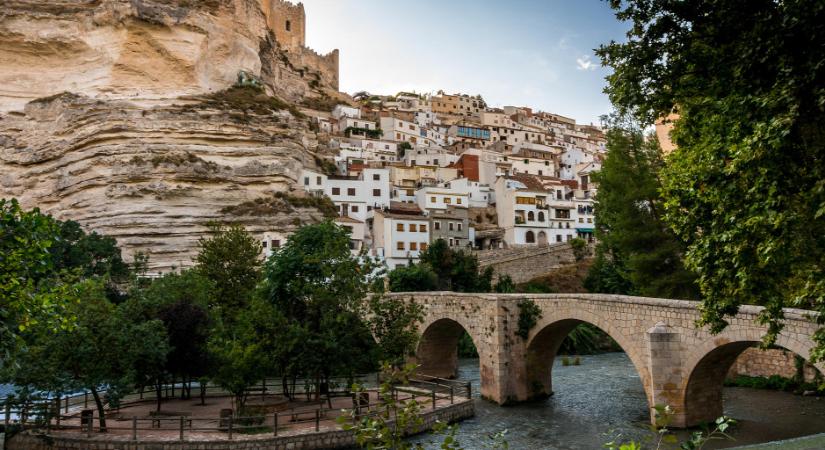 Képeken Alcalá del Júcar: egy apró spanyol község, gyönyörű panorámával