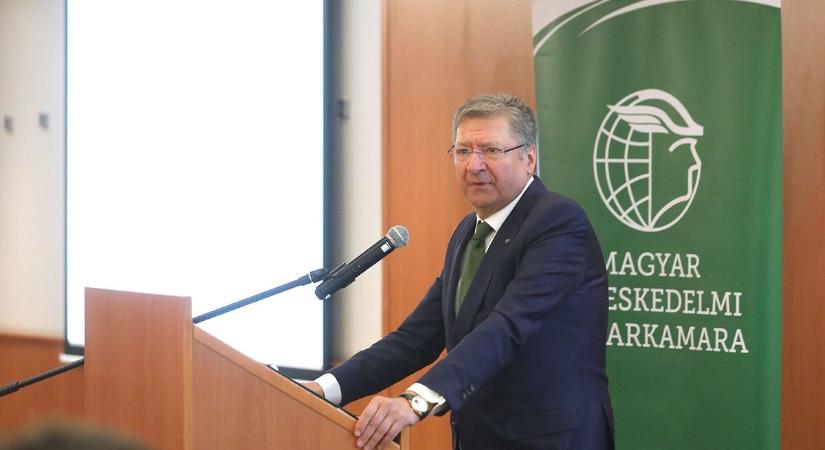 Parragh László és Szijjártó Péter sms-ben intézi a dolgait