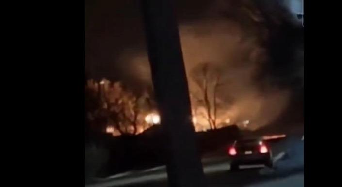 Kisiklott egy vonat Minnesotában, óriási tűzzel ég - videó