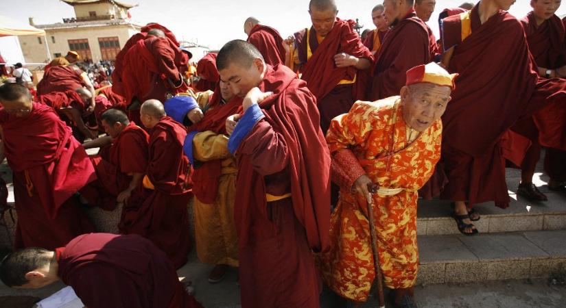 8 éves kisfiú a mongol buddhizmus új főlámája