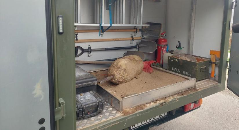 100 kilós bombát találtak Szőnyben, húsz lakónak kellett elhagynia otthonát (FOTÓK)