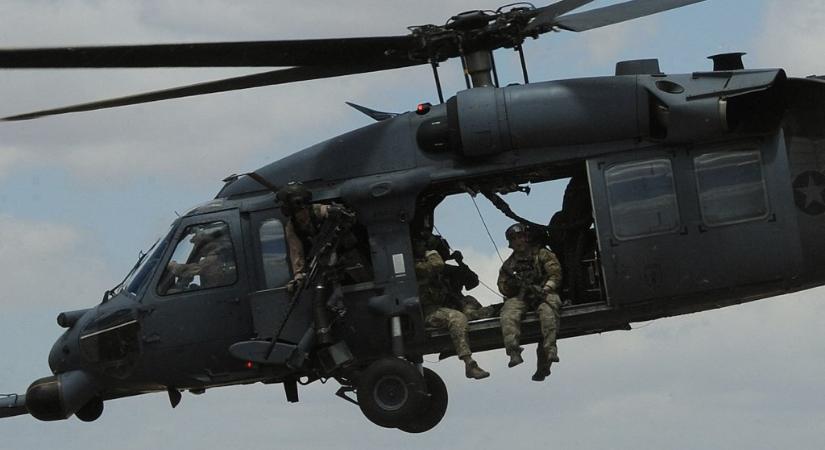 Gyakorlatozás közben összeütközött két amerikai katonai helikopter, kilencen meghaltak