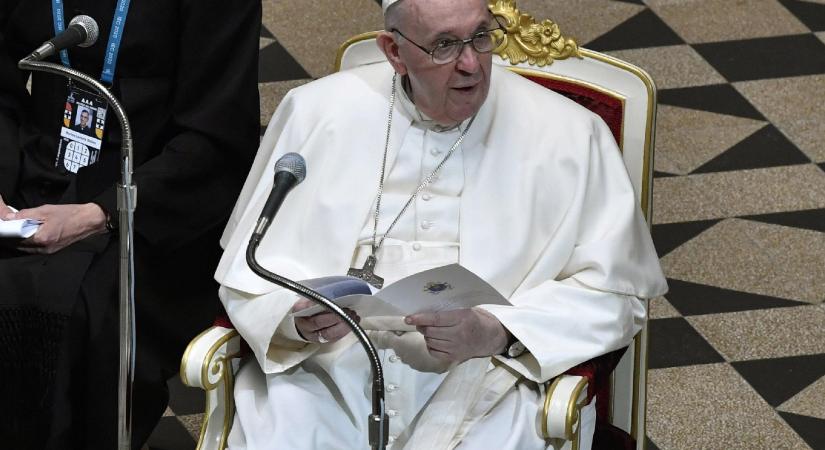 Szívproblémák miatt kórházba vitték Ferenc pápát