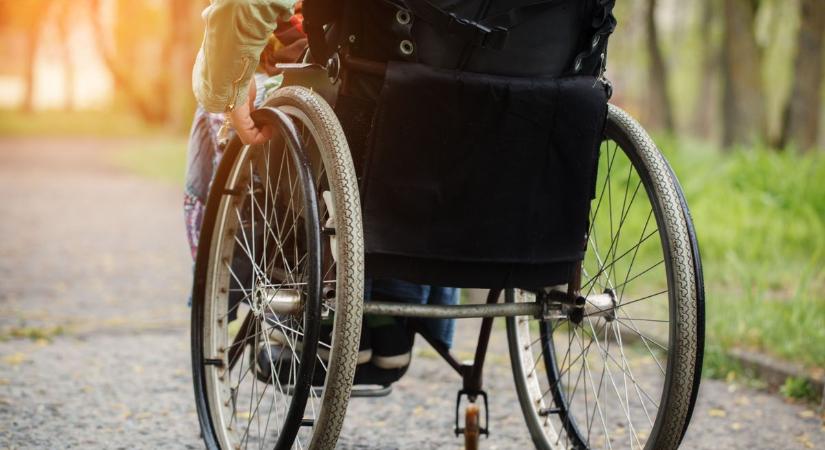 Lakhatást és járműveket biztosítanak fogyatékossággal élők számára