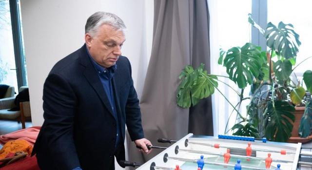 Fergeteges meccs: nem hiszi el, kivel csocsózott Orbán Viktor
