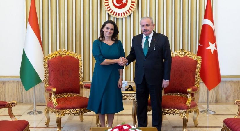 Novák Katalin a török Nagy Nemzetgyűlés elnökével egyeztetett és földrengés által érintett területre látogat