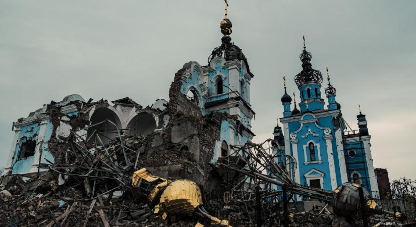 Óriási pusztítást okoztak az orosz támadások az ukrajnai templomokban