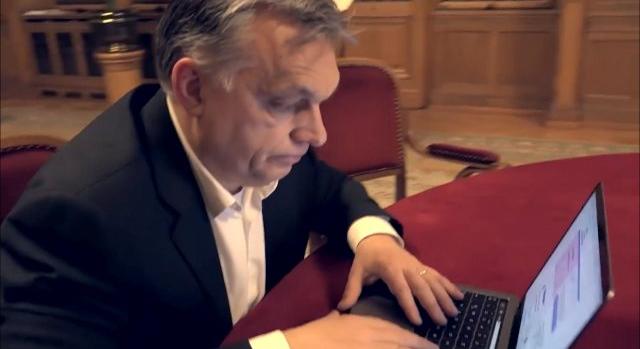 Orbán Viktornak elnyerte a tetszését, hogy Fónagy János káromkodva küldte el a Momentum elnökét