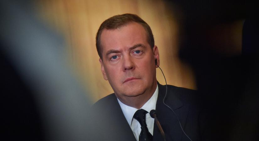 Medvegyev belebegtette a „megelőző” nukleáris csapást Ukrajnára