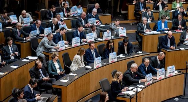 Az osztrák szélsőjobb kisétált a parlamentből Zelenszkij beszéde miatt