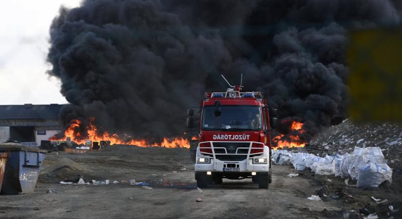 56 óra után eloltották a gyáli szeméttelepen égő tüzet
