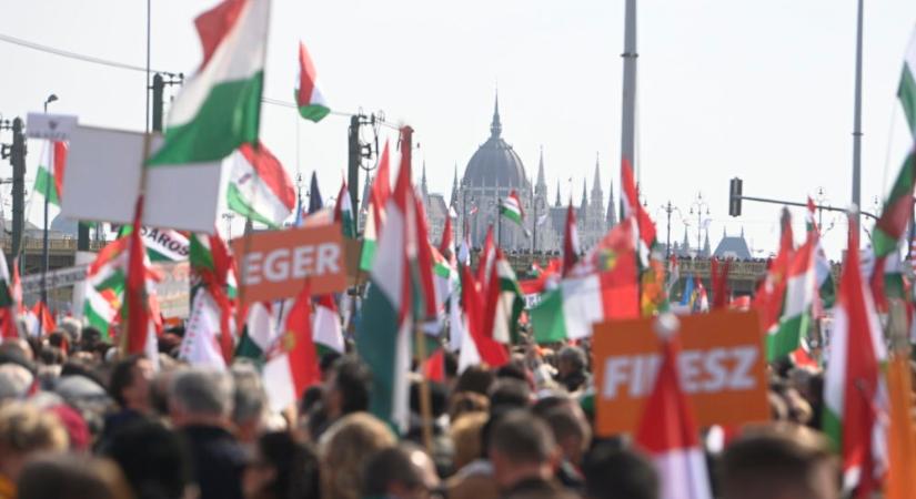 Töretlen a Fidesz-KDNP előnye a balliberális oldallal szemben