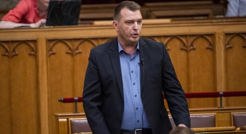 Valótlanul állította a Magyar Nemzet, hogy a DK képviselője megvert egy férfit és a feleségét