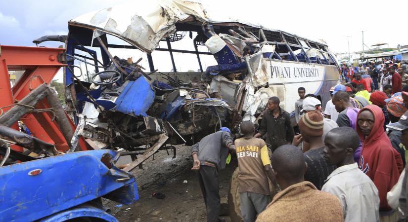 14 ember meghalt egy buszbalesetben Kenyában
